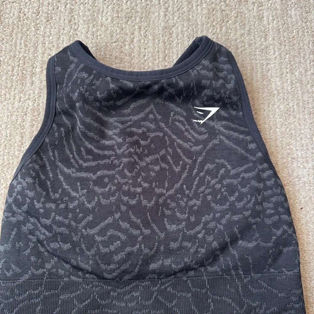 Gymshark Woman's Size XS Black Medium Support Adapt Animal Seamless Sports Bra - Picture 4 of 9
